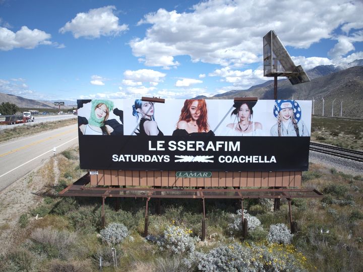 르세라핌 미국 LA '코첼라' 옥외광고. (사진 = 쏘스뮤직 제공) 2024.04.06. photo@newsis.com *재판매 및 DB 금지 / 사진 = 뉴시스