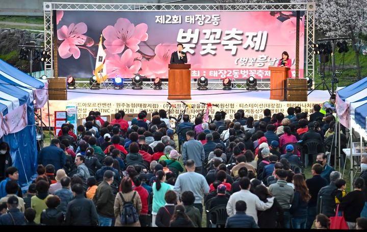 5일 '흥양천변 벚꽃축제'를 찾은 원강수 원주시장이 축사를 하고 있다. *재판매 및 DB 금지 ⓒ 뉴시스