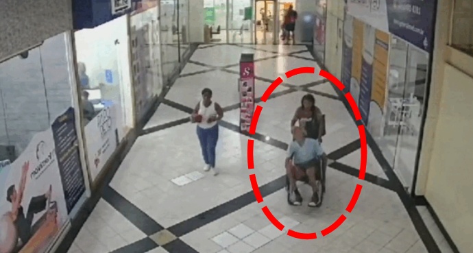 충격! 삼촌 시신 끌고 은행 간 여성, 대출금 450만원 노려 [ 영상 갈무리 ]