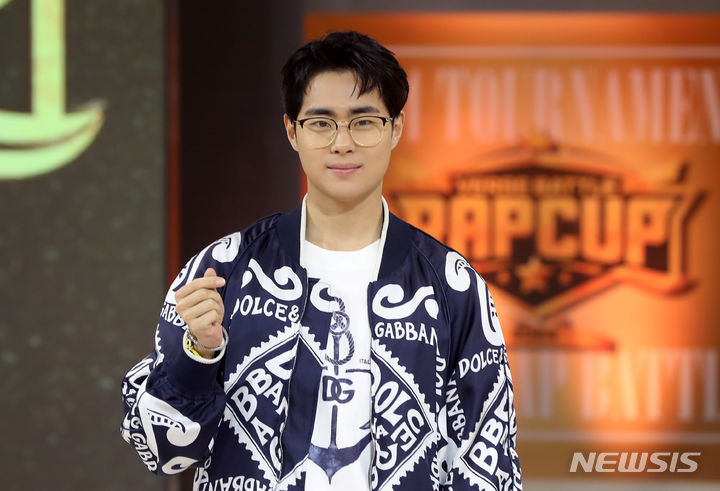 배우 조병규가 22일 오후 서울 중구 DDP 패션몰에서 열린 유튜브 힙합 서바이벌 콘텐츠 2024 토너먼트 벌스 랩 배틀 랩컵 녹화에 앞서 포즈를 취하고 있다. 2024.02.22. / 사진 = 뉴시스