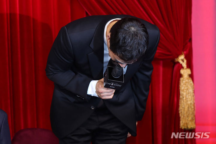 배성우 음주운전 후 4년 만에 첫 공식 석상 "최대한 누가 되지 않으려 열심히 참여했다" [ 사진 = 뉴시스 ]