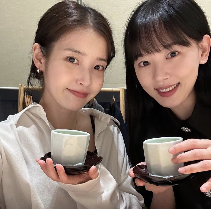 아이유(왼쪽), 강한나. (사진=아이유 인스타그램 캡처) 2024.05.12. photo@newsis.com *재판매 및 DB 금지 / 사진 = 뉴시스