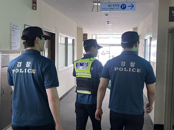 14일 부산 서구 부산대병원에 폭탄을 설치했다는 이메일 접수돼 경찰이 병원 내부를 수색하고 있다. (사진=부산대병원 제공) 2024.06.14. *재판매 및 DB 금지 / 사진 = 뉴시스