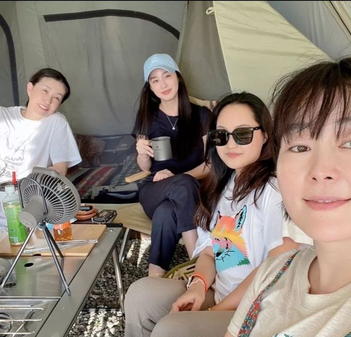 배우 김미경이 tvN 드라마 '하이바이, 마마!(2020)'에서 호흡을 맞춘 김태희, 윤사봉 등과 시간을 보냈다. (사진=김미경 인스타그램 캡처) 2024.06.14.  *재판매 및 DB 금지 / 사진 = 뉴시스