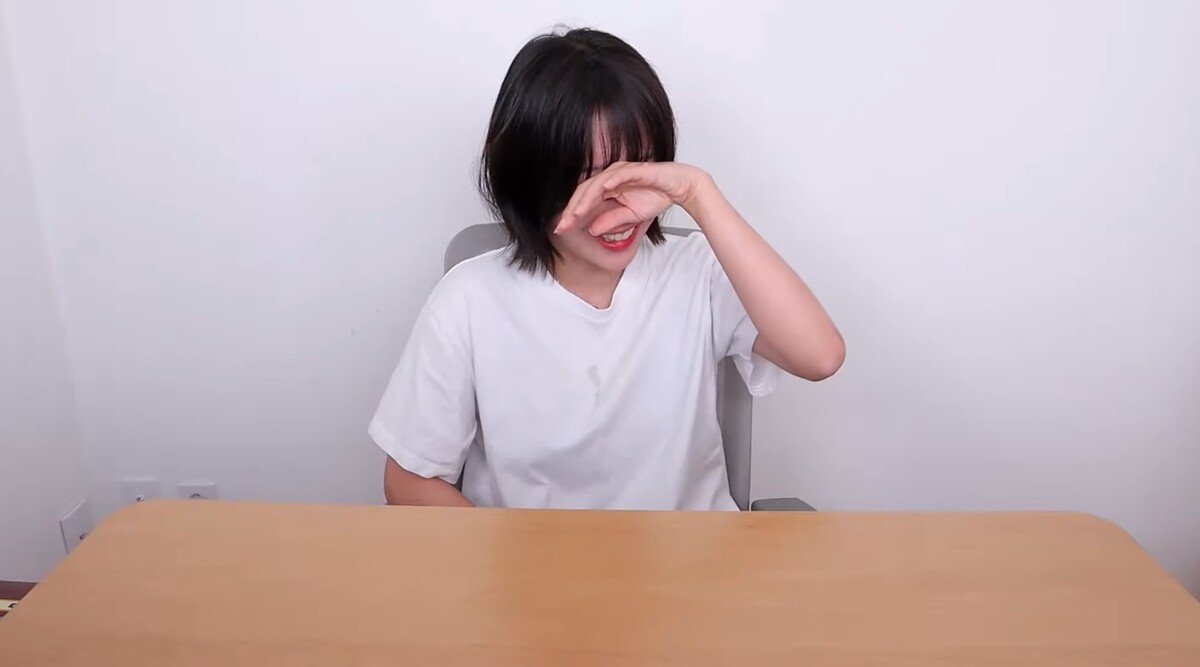 먹방 유튜버 쯔양, 충격적 과거 고백... 구제역 전국진 등 협박 의혹 유튜버들 검찰 피고발돼 / 사진 = 유튜브 채널 'tzuyang쯔양' 라이브 갈무리