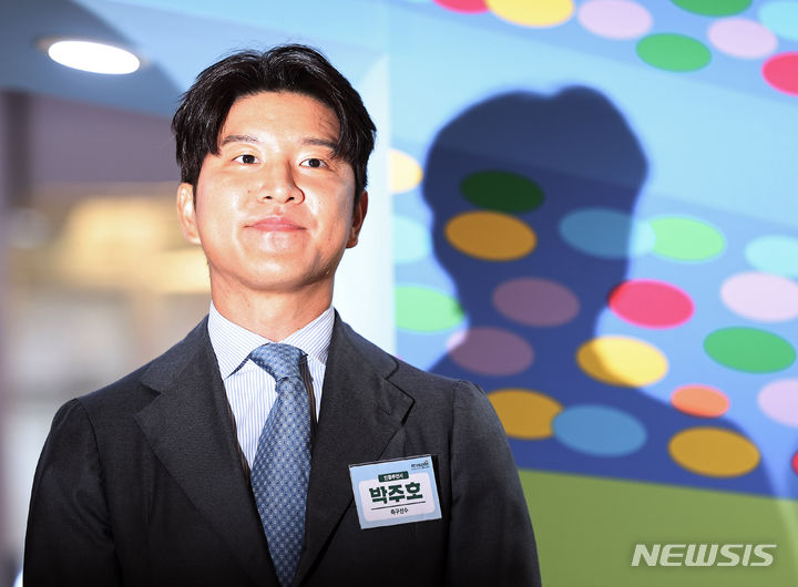 전 축구선수 박주호가 18일 오후 서울 송파구 롯데월드타워에서 열린 'K리그-산리오캐릭터즈 프리오픈데이' 행사에 참석해 있다. 2024.07.18. / 사진 = 뉴시스