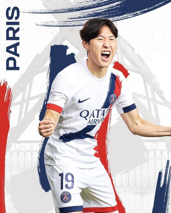 프랑스 프로축구 리그1 파리 생제르맹(PSG)이 3일(한국시각) 2024~2025시즌 원정 유니폼 모델로 국가대표 미드필더 이강인을 내걸었다. (사진=파리생제르맹 공식 SNS 캡처) 2024.07.03. *재판매 및 DB 금지 / 사진 = 뉴시스