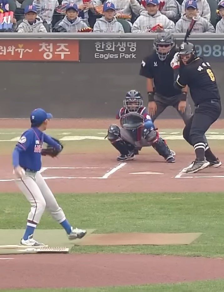 2024년 10월 28일 열린 제10회 박찬호배 전국리틀야구대회 결승전에서 인천 서구 소속으로 출전해 인천 남동구를 상대중인 박석현.(사진=MBC Sports+ 공식 유튜브 영상 갈무리) *재판매 및 DB 금지 / 사진 = 뉴시스