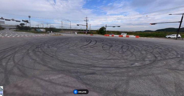 온라인 커뮤니티에 올라온 외국인 노동자 폭주족 사진.(사진=보배드림 갈무리) *재판매 및 DB 금지 / 사진 = 뉴시스