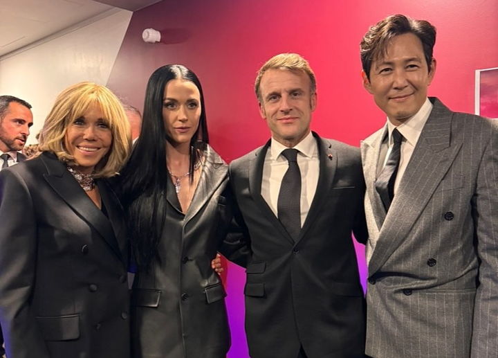 배우 이정재가 23일(현지시간) 프랑스 파리 라데팡스 아레나에서 열린 '노란 동전 모으기 자선 행사’ 참석한 에마뉘엘 마크롱 프랑스 대통령 내외와 미국 가수 케이티 페리와 함께 사진을 찍고 있다. (사진=이정재 인스타그램) 2025.01.30 *재판매 및 DB 금지 / 사진 = 뉴시스