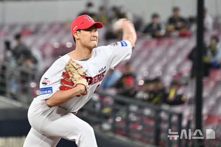 지난달 25일 오후 광주 북구 광주-기아챔피언스필드에서 열린 2025 신한 쏠뱅크 KBO 리그 키움히어로즈 대 KIA타이거즈의 경기, 7회 초 KIA 곽도규가 역투하고 있다. 2025.03.25. / 사진  = 뉴시스