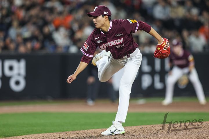 프로야구 키움 히어로즈 김서준이 지난 11일 대전 한화생명볼파크에서 열린 2025 신한 쏠뱅크 KBO리그 한화 이글스와의 경기에 등판해 투구를 선보이고 있다. (사진=키움 히어로즈 제공) 2025.04.11. *재판매 및 DB 금지 / 사진 = 뉴시스