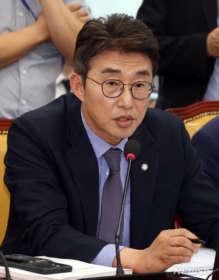 노종면 더불어민주당 의원이 16일 오후 서울 여의도 국회에서 열린 과학기술정보방송통신위원회 전체회의에서 발언을 하고 있다. 2024.07.16. / 사진 = 뉴시스