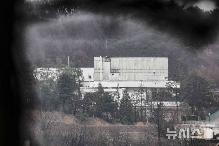 헌법재판소의 윤석열 전 대통령에 대한 파면 선고가 하루 지난 5일 서울 용산구 대통령 관저가 적막한 모습을 보이고 있다. 2025.04.05. / 사진 = 뉴시스