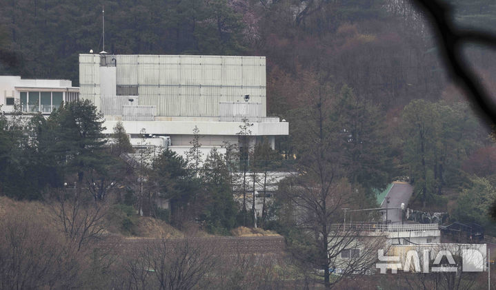 헌법재판소의 윤석열 전 대통령에 대한 파면 선고가 하루 지난 5일 서울 용산구 대통령 관저가 적막한 모습을 보이고 있다. 2025.04.05. / 사진 = 뉴시스