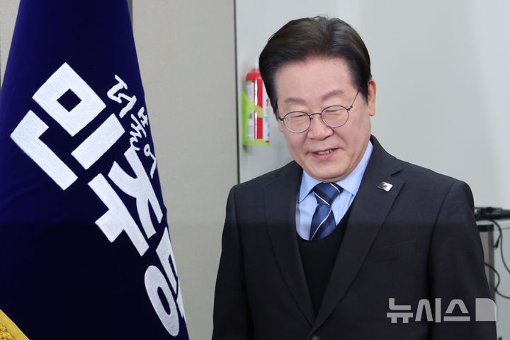 이재명 더불어민주당 대표가 9일 오전 서울 여의도 국회에서 열린 최고위원회의에 참석하고있다. 2025.04.09. / 사진 = 뉴시스