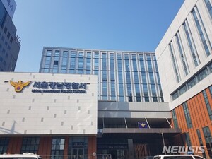 식당서 종업원에 소주병 던진 50대 남성 검거