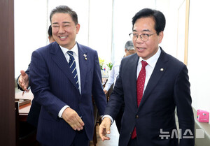 여야, 추경·상임위원장 선출 본회의 일정 협상 재개