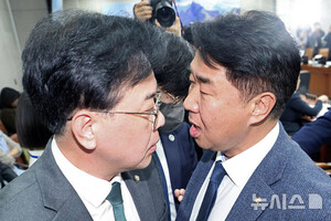 대통령실 국감, 김현지 두고 파행 연속…몸싸움까지(종합2보)