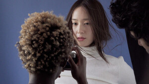 f(x) 크리스탈, 데뷔 16년 만에 솔로가수…혼자 하는