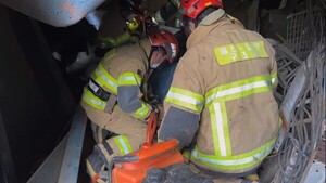 철근·잔해 뒤엉킨 울산 붕괴 현장…