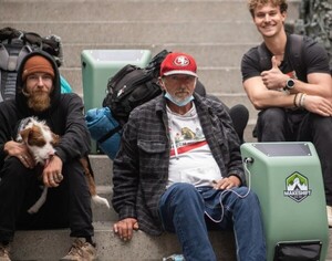 美 노숙인 전용 배낭 화제…