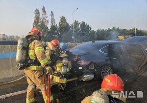 수도권제1순환 김포IC 부근 추돌 사고…차량 10대 파손