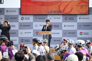 투르 드 경남 2025 스페셜대회, 1일차 경기 거제서 99.8km 달렸다