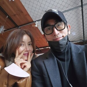 차인표·신애라, 며느리 맞는다…장남 결혼