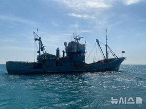 서해 불청객 중국어선 하루 190척 출몰…꽃게철 기승
