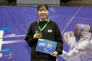 펜싱 여자 사브르, 시즌 첫 월드컵 단체전 우승…전하영 2관왕