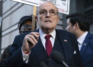 트럼프, 2020 대선불복 관련 77명 추가 사면.. 줄리아니 · 메도스 포함