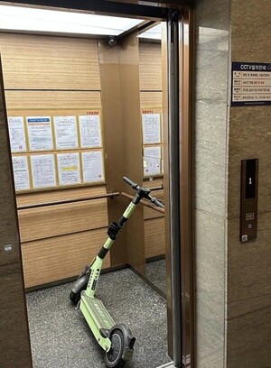 엘베 안 전동킥보드만 덩그러니…