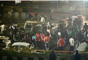 印 뉴델리 유적지 차량폭발 최소 9명 사망…