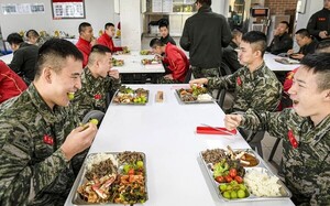 농협경제, 해병대에 샤인머스캣 1t 전달…