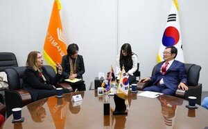 호주 연방의회 상원의장, 전쟁기념관 방문…