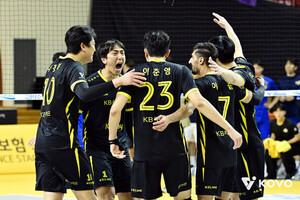 KB손보, 한전 3-1로 꺾고 선두 탈환…GS, 현대건설에 3-2 역전승(종합)