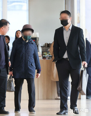 특검, 김건희 모친·오빠 양평 공흥지구 의혹 추궁…12시간만 귀가(종합)