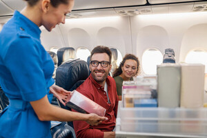 보드카 잔뜩 마시고 비행 女승무원…