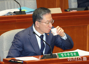 정성호, 대장동 항소 포기 논란에 