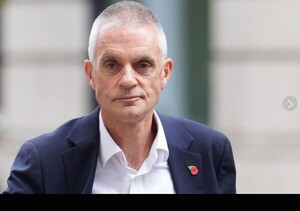 트럼프 연설 짜깁기 사임 BBC 사장 