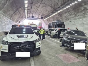 천안논산고속도로 차령터널서 9중 추돌…9명 중경상