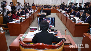 법사위, 헌법존중TF 공방…與 