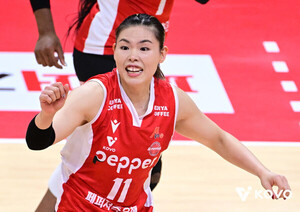 조이·시마무라 58점 합작 페퍼저축은행, 흥국생명 꺾고 2위 도약