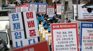 코로나 확산초기 대면예배 강행 전광훈, 항소심도 벌금 300만원