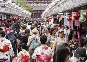 中여행사, 日투어 신규 판매 중단…취소도 잇따라