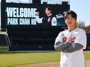 FA 박찬호, 두산과 4년 최대 80억원 계약…