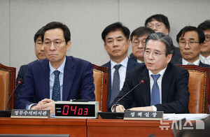 운영위, 헌법존중TF 공방…민주 